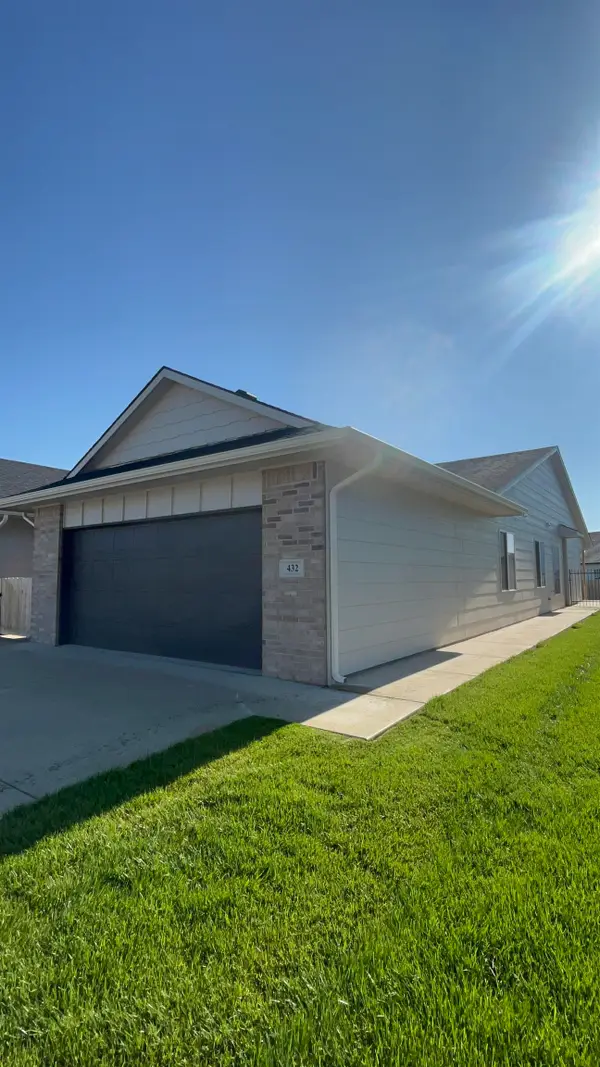 2817 W 55th St N Ct, Wichita, KS 67204