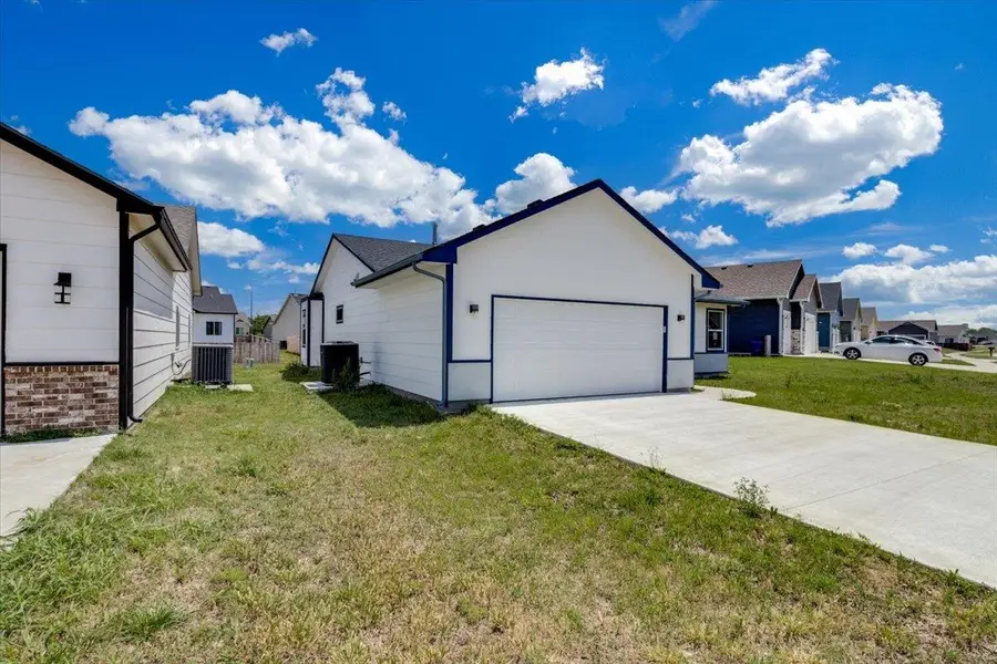 720 N Redbud Ave, Valley Center, KS 67147 - #3