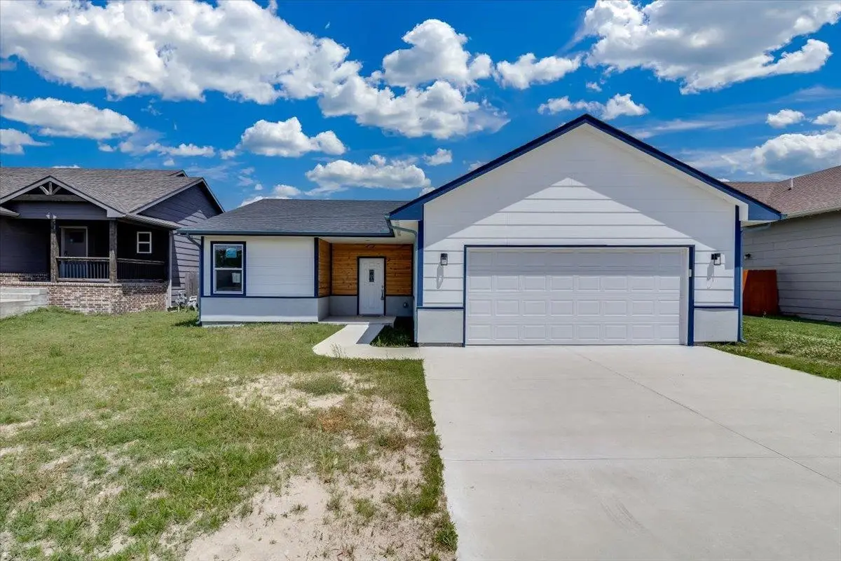 752 N Wakefield Ave, Valley Center, KS 67147 - #1