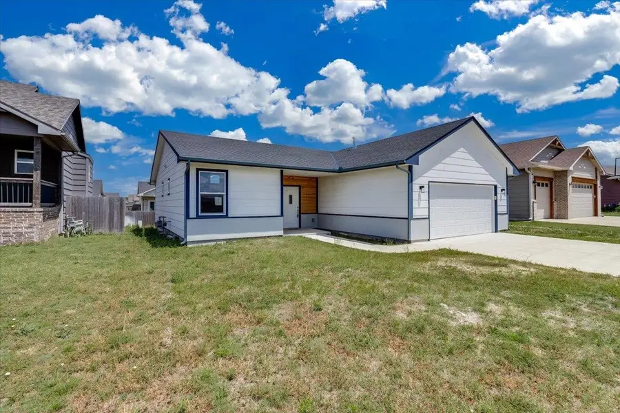752 N Wakefield Ave, Valley Center, KS 67147 - #2