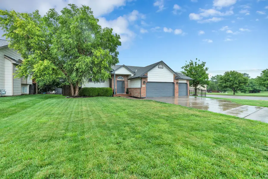 610 W Gatewood Ln, Andover, KS 67002 - #2