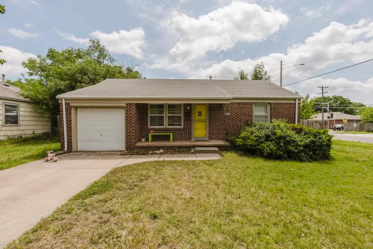 820 S Royal Rd, Wichita, KS 67207 - #1