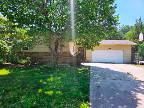 1000 Lorna Ln, Newton, KS 67114