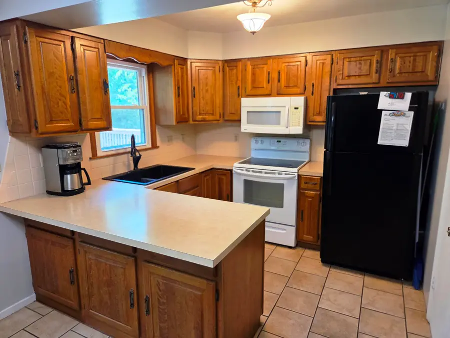 1000 Lorna Ln, Newton, KS 67114 - #3