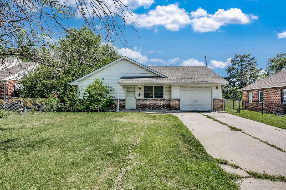 2915 E Shadybrook Ln, Wichita, KS 67214 - #1
