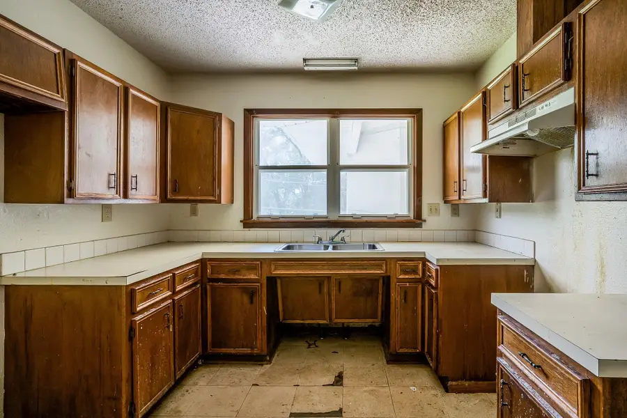 2915 E Shadybrook Ln, Wichita, KS 67214 - #3