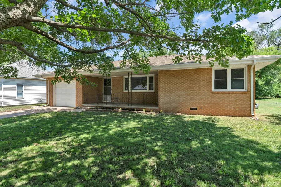 152 W Wallace St, Kingman, KS 67068 - #3