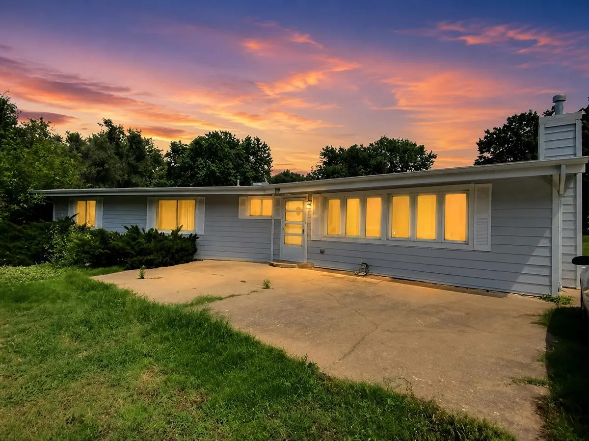 29 Eastwood Dr, Arkansas City, KS 67005 - #1