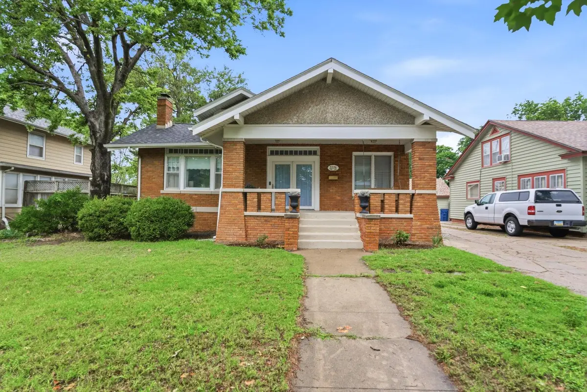 3226 E Country Club Pl, Wichita, KS 67208 - #1