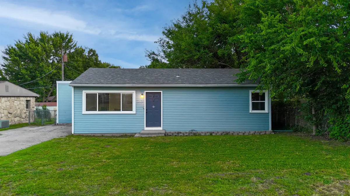 213 E Radio Ln, Arkansas City, KS 67005 - #1