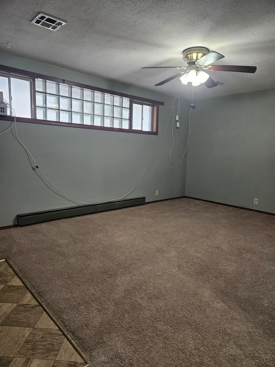 1206 N 8th St, Salina, KS 67401 - #2