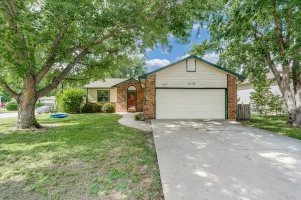 2456 N Ridgewood Ct, Wichita, KS 67220