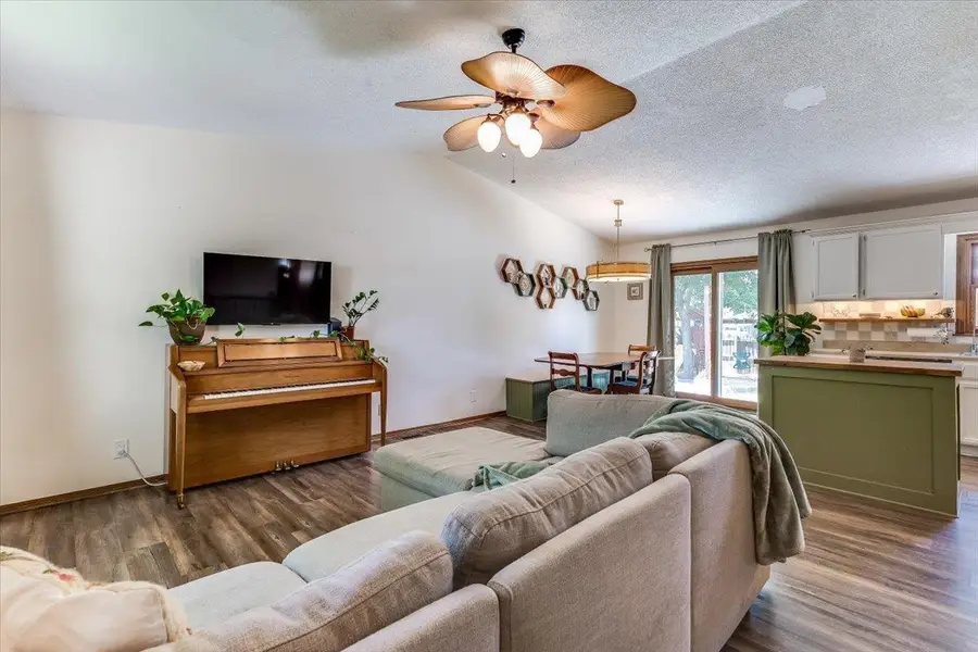 2456 N Ridgewood Ct, Wichita, KS 67220 - #2