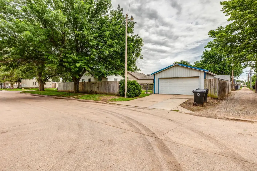 919 N 10th, Salina, KS 67401 - #2