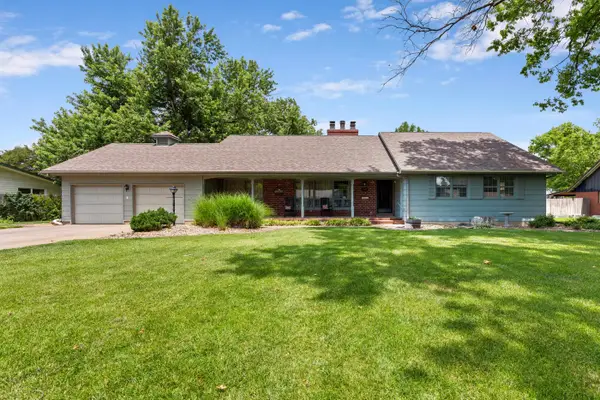 910 W 4th St, Halstead, KS 67056-2021
