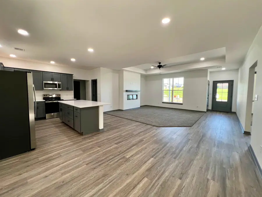 214 Castle Pines Dr, Arkansas City, KS 67005 - #3