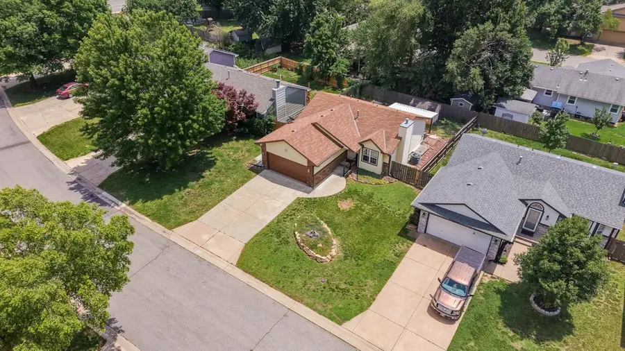 235 W Rosewood Lane, Derby, KS 67037 - #2