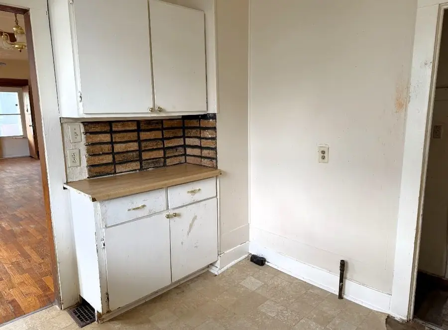 413 S Phillips Ave, Salina, KS 67401 - #3