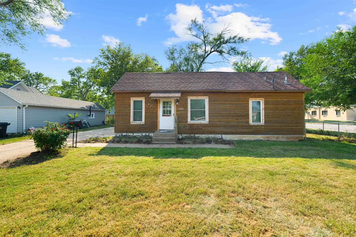 725 Argyle, Minneapolis, KS 67467 - #1
