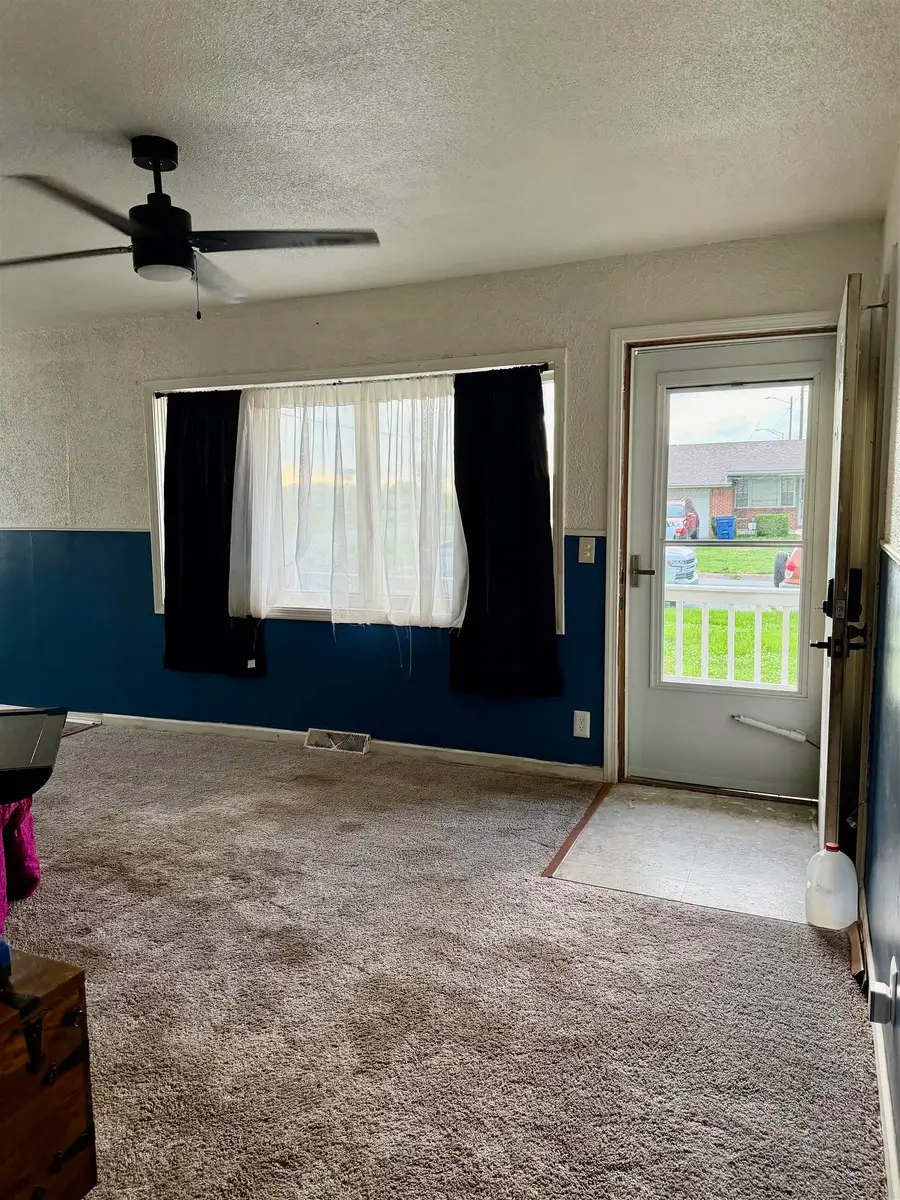 3927 W 20th St, Wichita, KS 67203 - #2