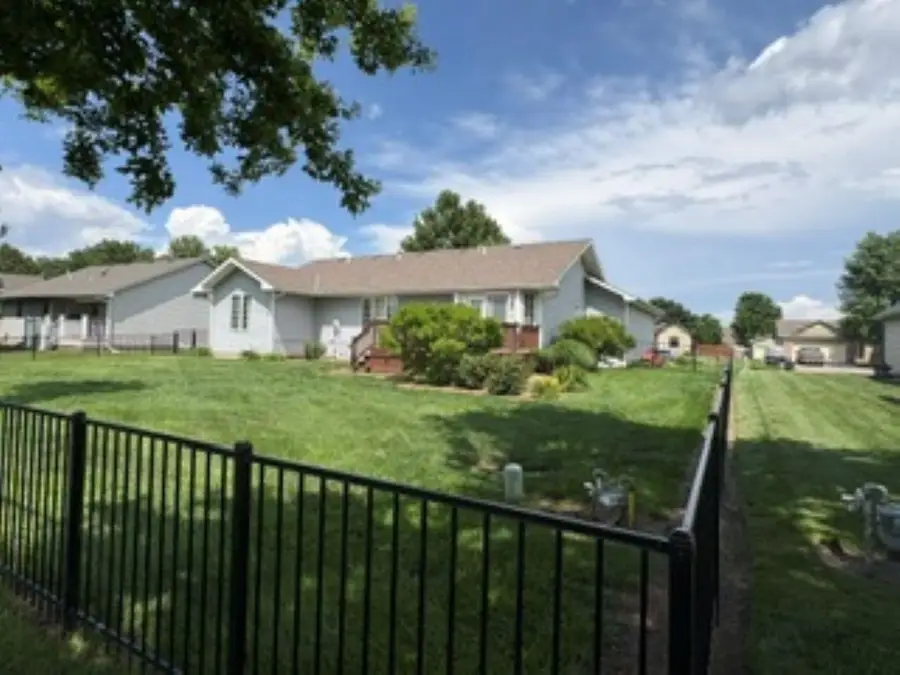 1215 Redbud Ct, Halstead, KS 67056 - #3