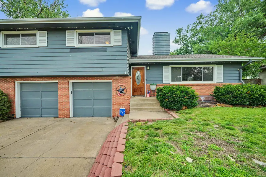 2242 Mayfair Dr, Salina, KS 67401 - #2