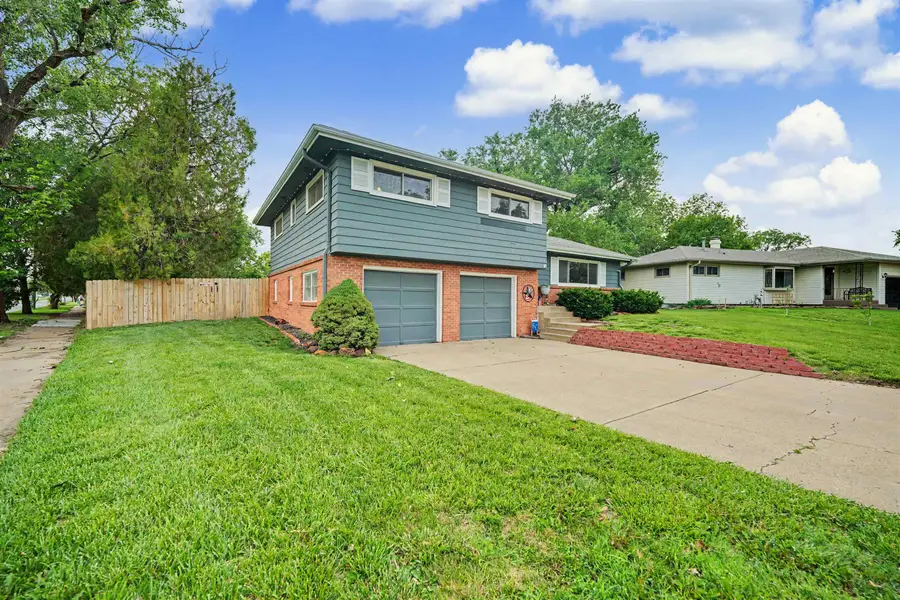 2242 Mayfair Dr, Salina, KS 67401 - #3