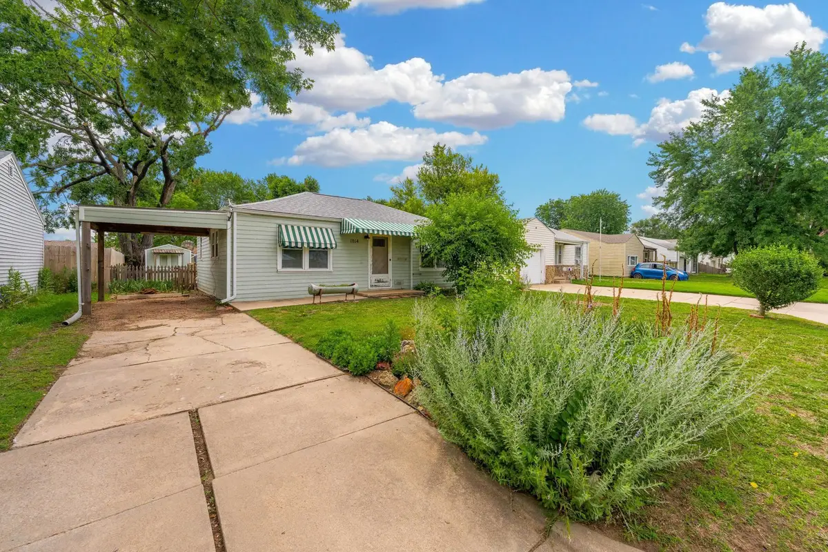1014 S Edwards Ave, Wichita, KS 67213 - #1