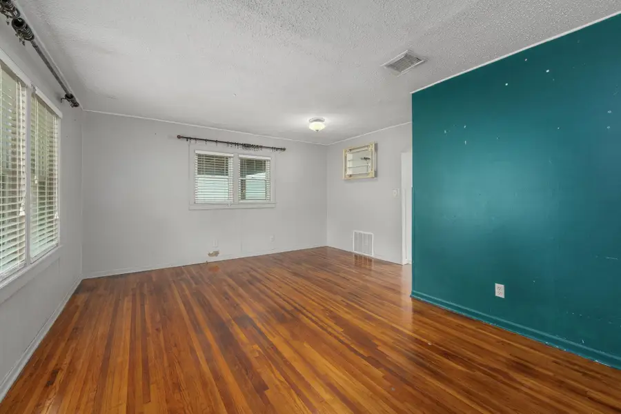1014 S Edwards Ave, Wichita, KS 67213 - #3
