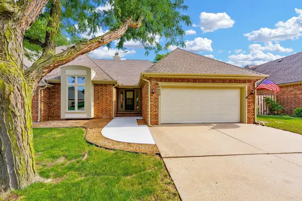 9430 E Bent Tree Cir, Wichita, KS 67226