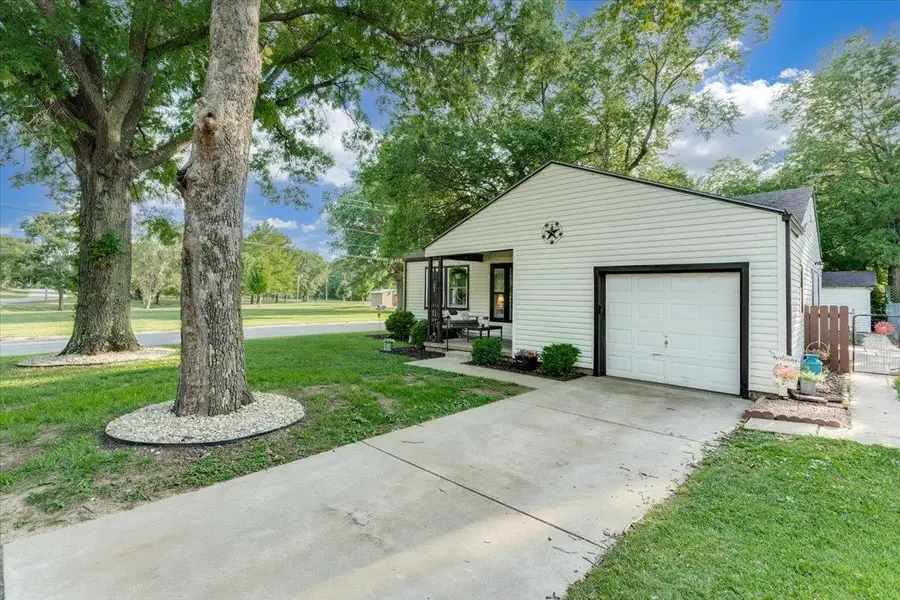 503 Eastview Dr, Mulvane, KS 67110 - #2