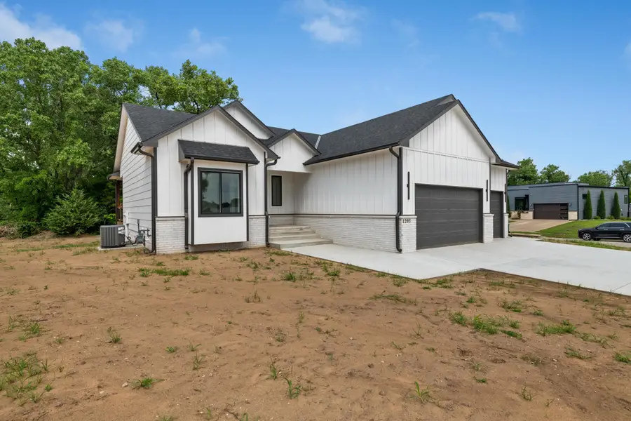 1203 E Maywood Ct, Wichita, KS 67216 - #2