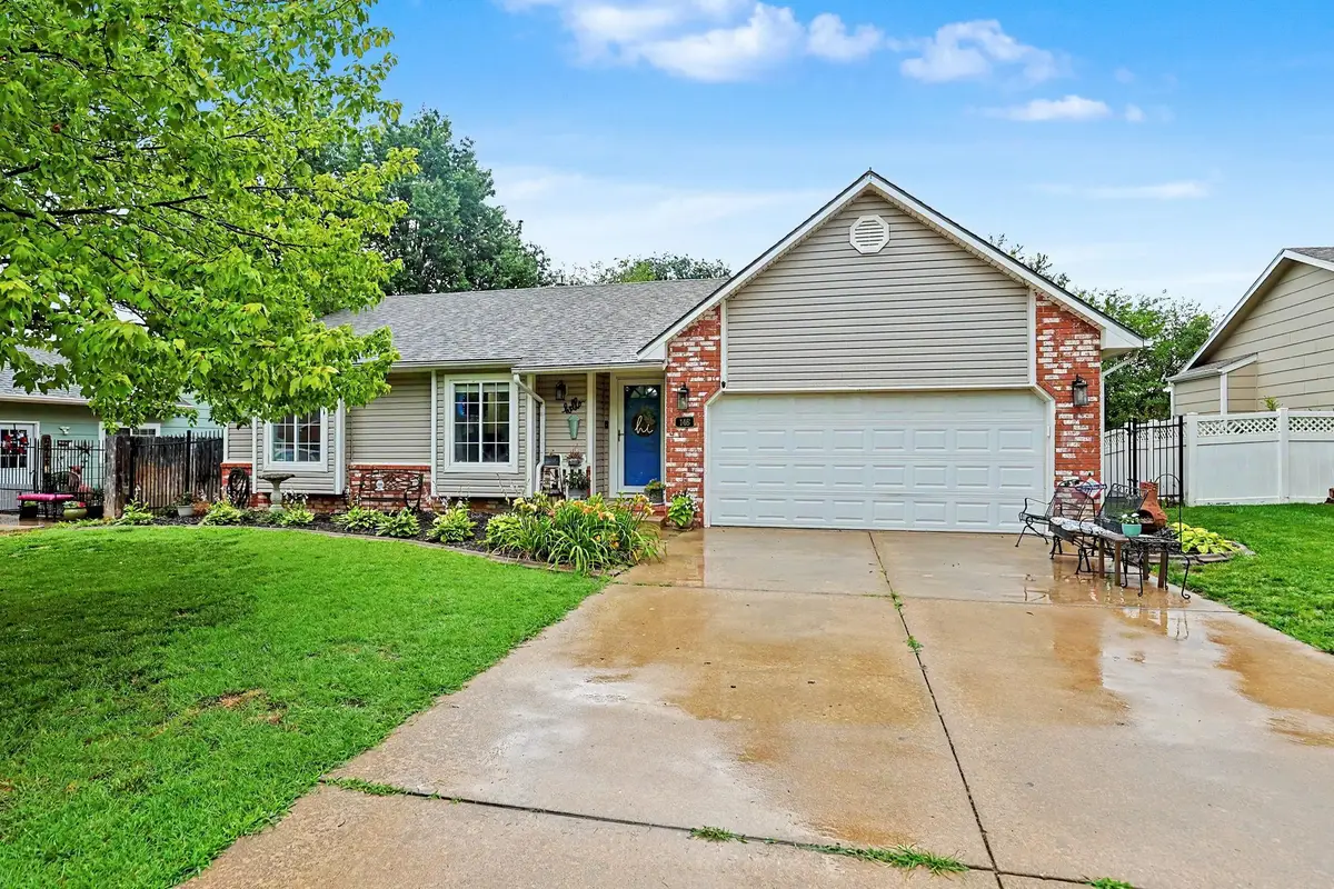 146 E Chestnut Dr, Mulvane, KS 67110 - #1