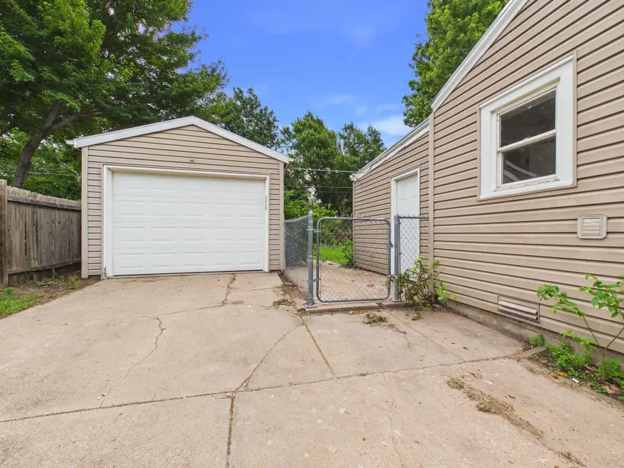 3232 S Gordon Ave, Wichita, KS 67217 - #3