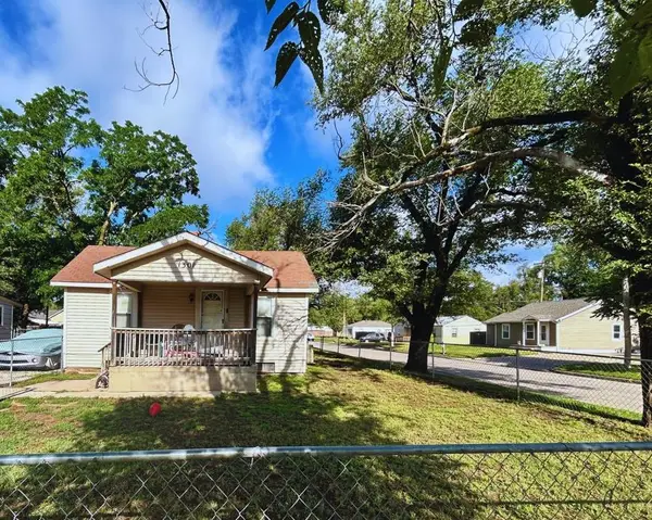 1301 S Vine St, Wichita, KS 67213