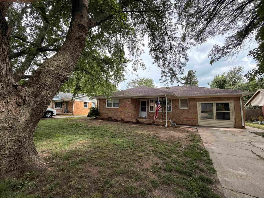 211 E English, Mulvane, KS 67110 - #2