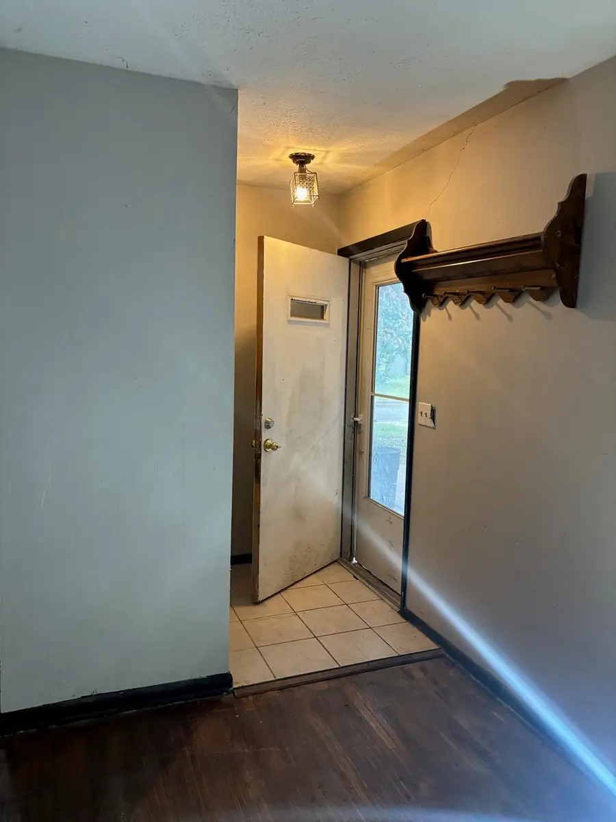 5712 E Odessa St, Bel Aire, KS 67220 - #2