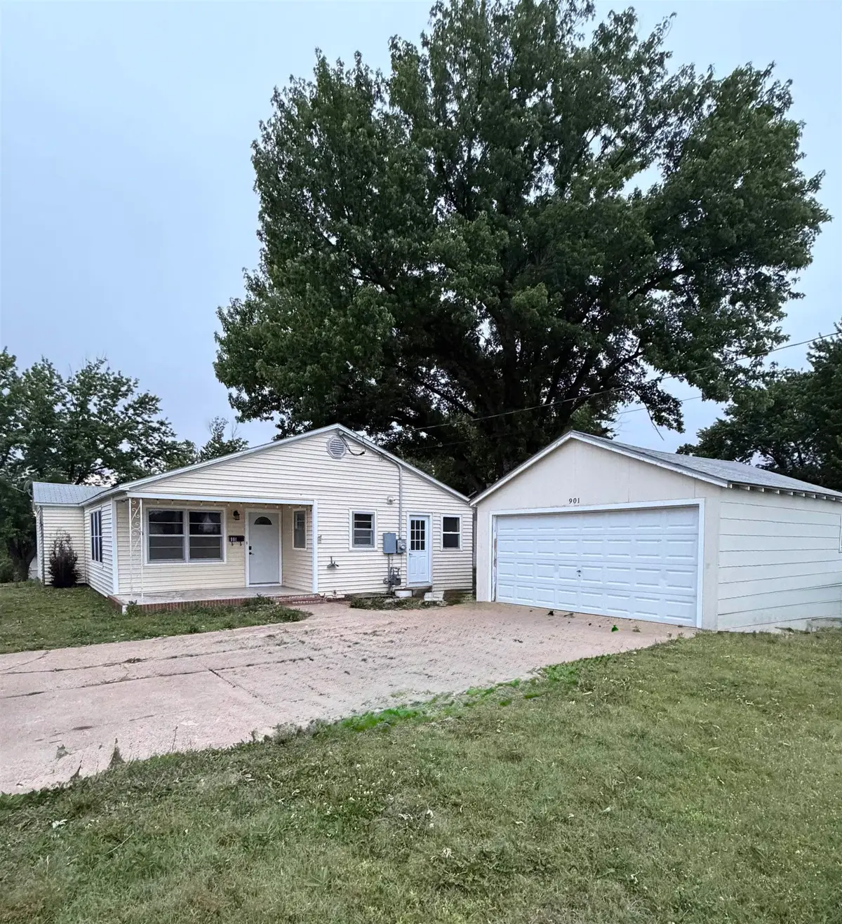 901 E 4th, Ellsworth, KS 67439 - #1
