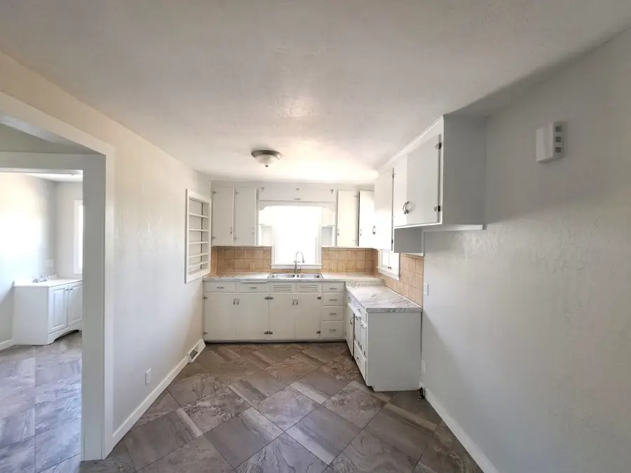 901 E 4th, Ellsworth, KS 67439 - #3