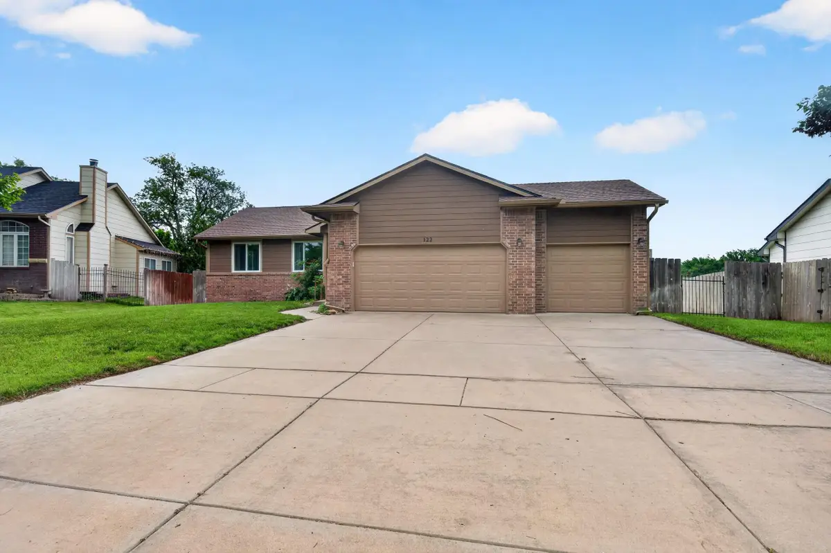 122 N Mount Carmel, Wichita, KS 67203 - #1