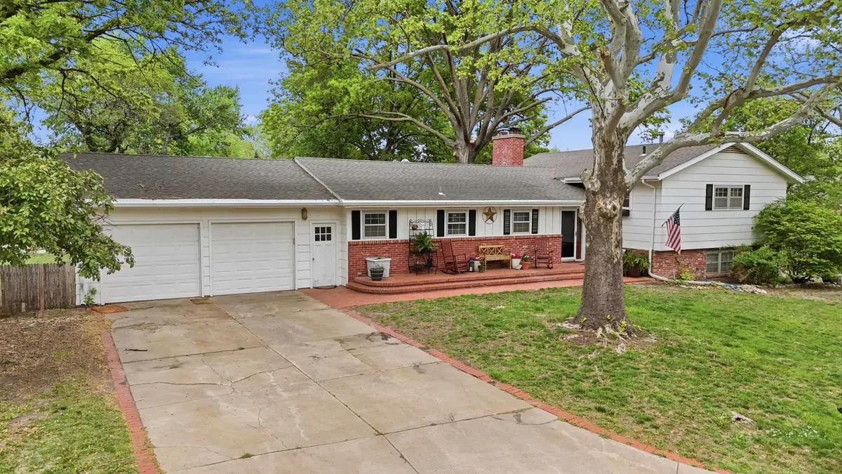 608 W 8th, Newton, KS 67114 - #1
