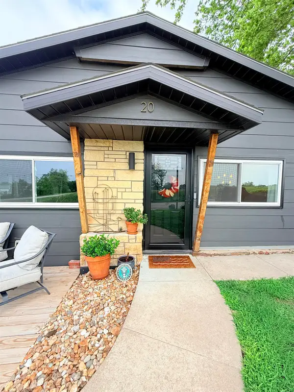 20 Lakeshore Dr, Marion, KS 66861