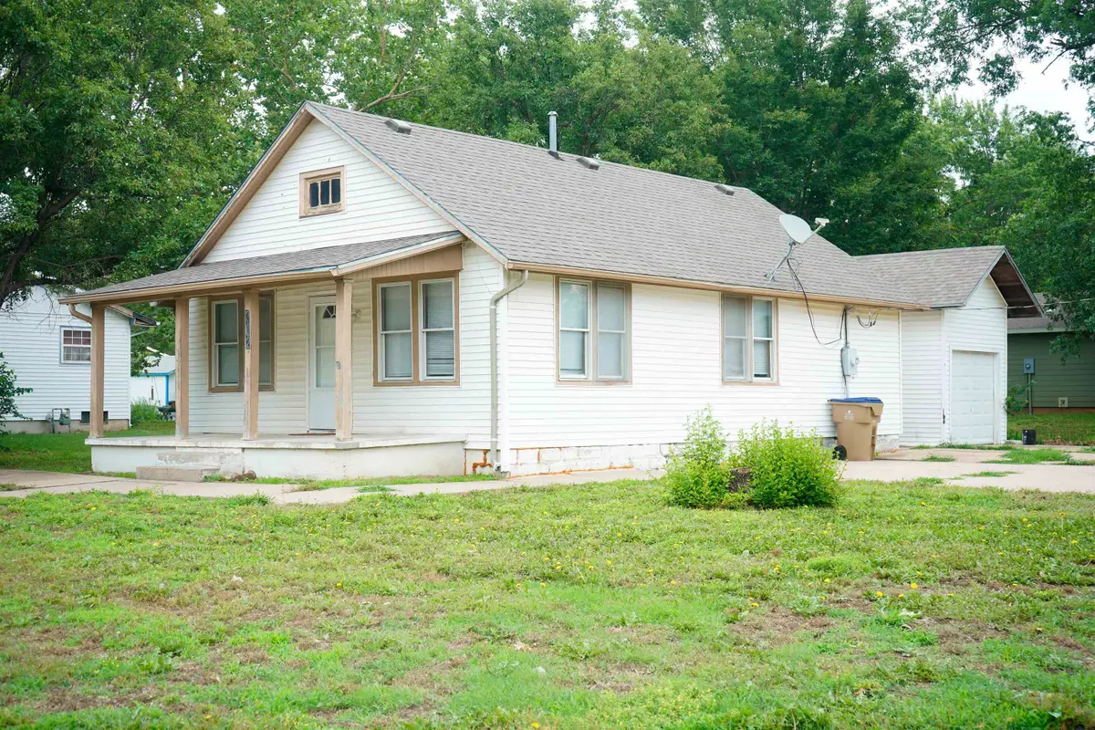302 N King St, Mount Hope, KS 67108-9596 - #1