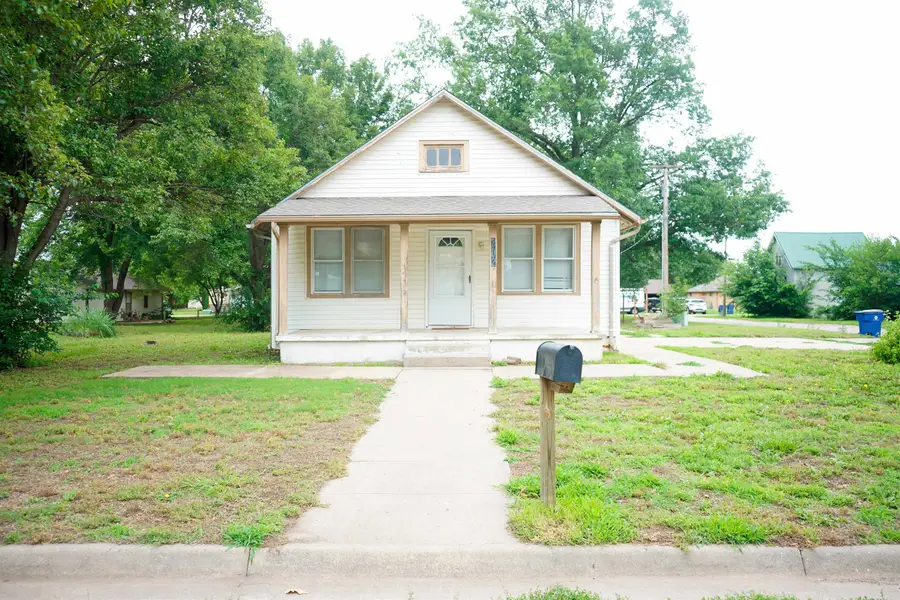 302 N King St, Mount Hope, KS 67108-9596 - #2