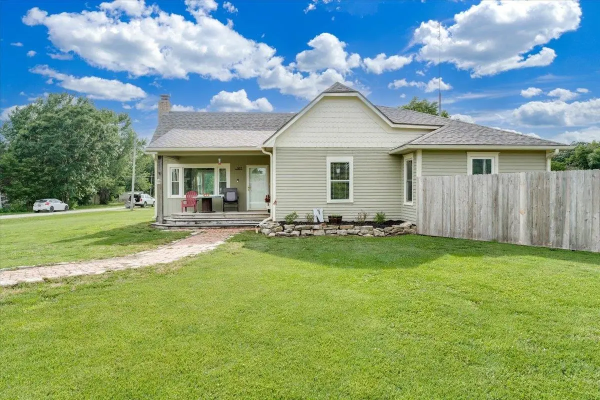307 Ohio Ave, Burns, KS 66840 - #1
