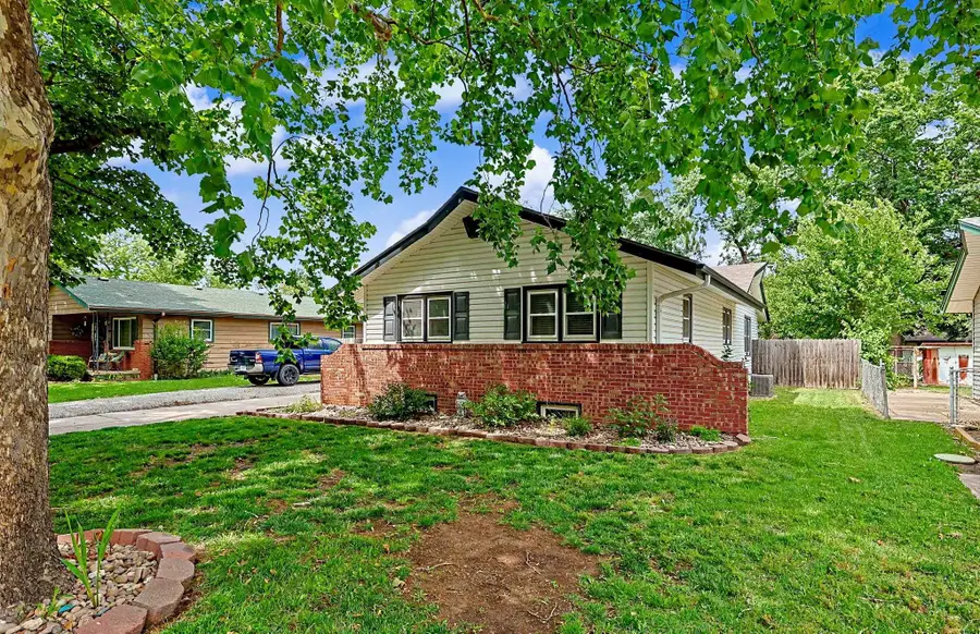 1354 N Westview Drive, Derby, KS 67037 - #2