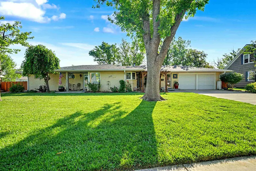 1111 Sunrise Dr, Salina, KS 67401 - #3