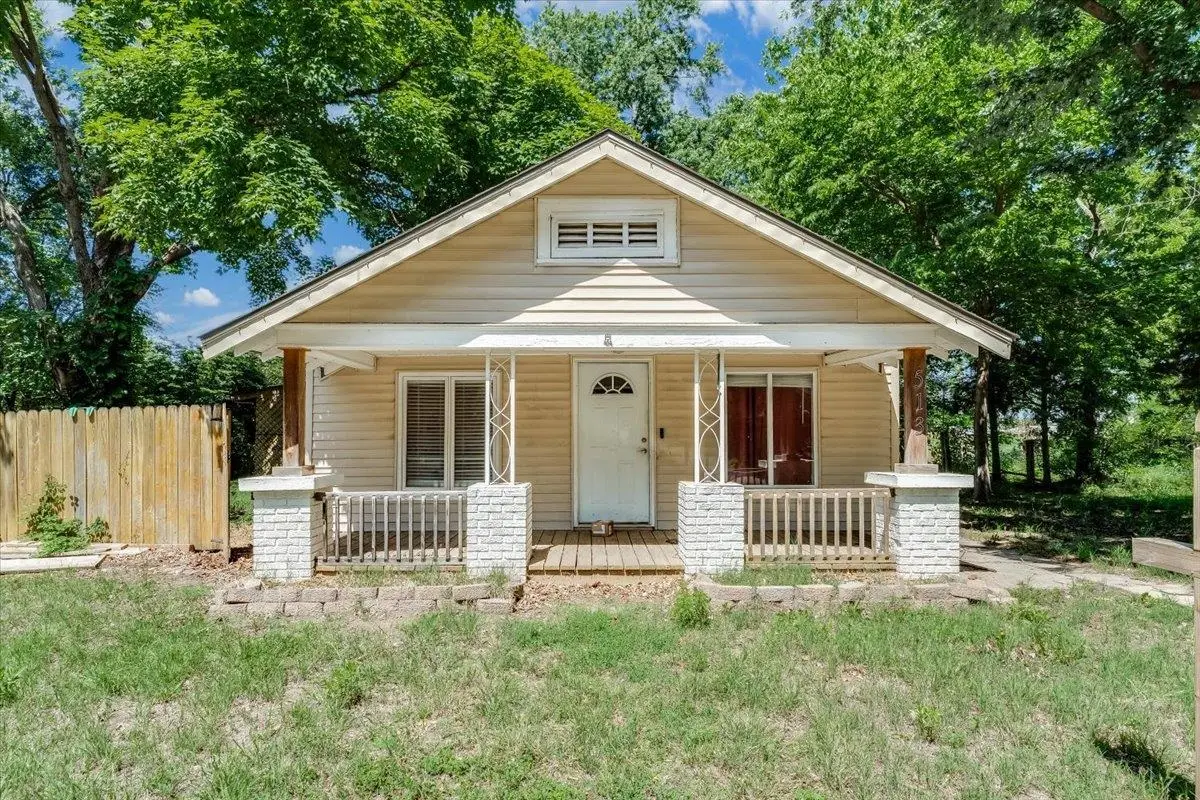 513 S 1st Ave, Mulvane, KS 67110 - #1