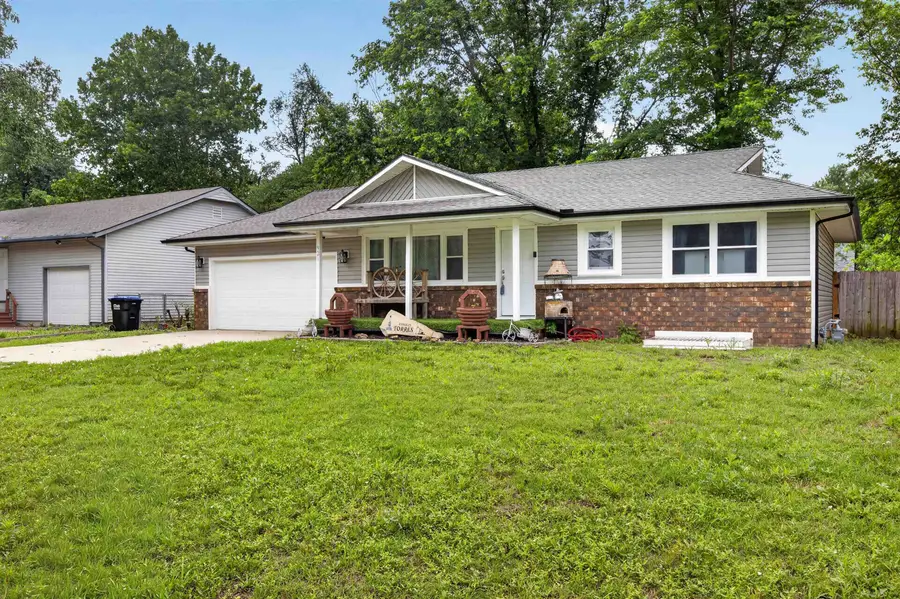 921 E 43rd St S, Wichita, KS 67216 - #3