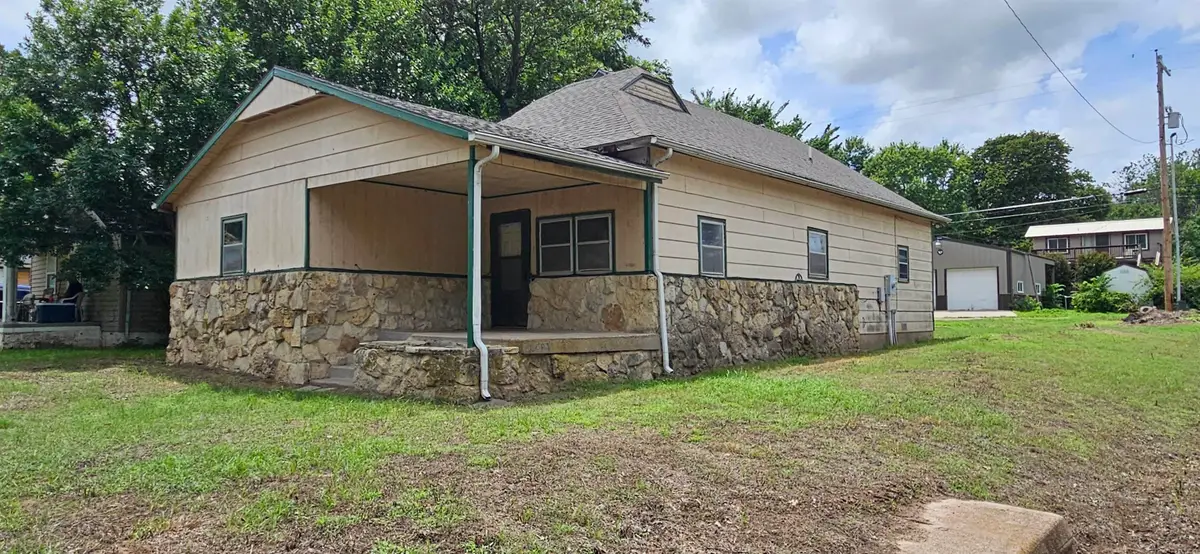 1525 N 7th St, Arkansas City, KS 67005 - #1